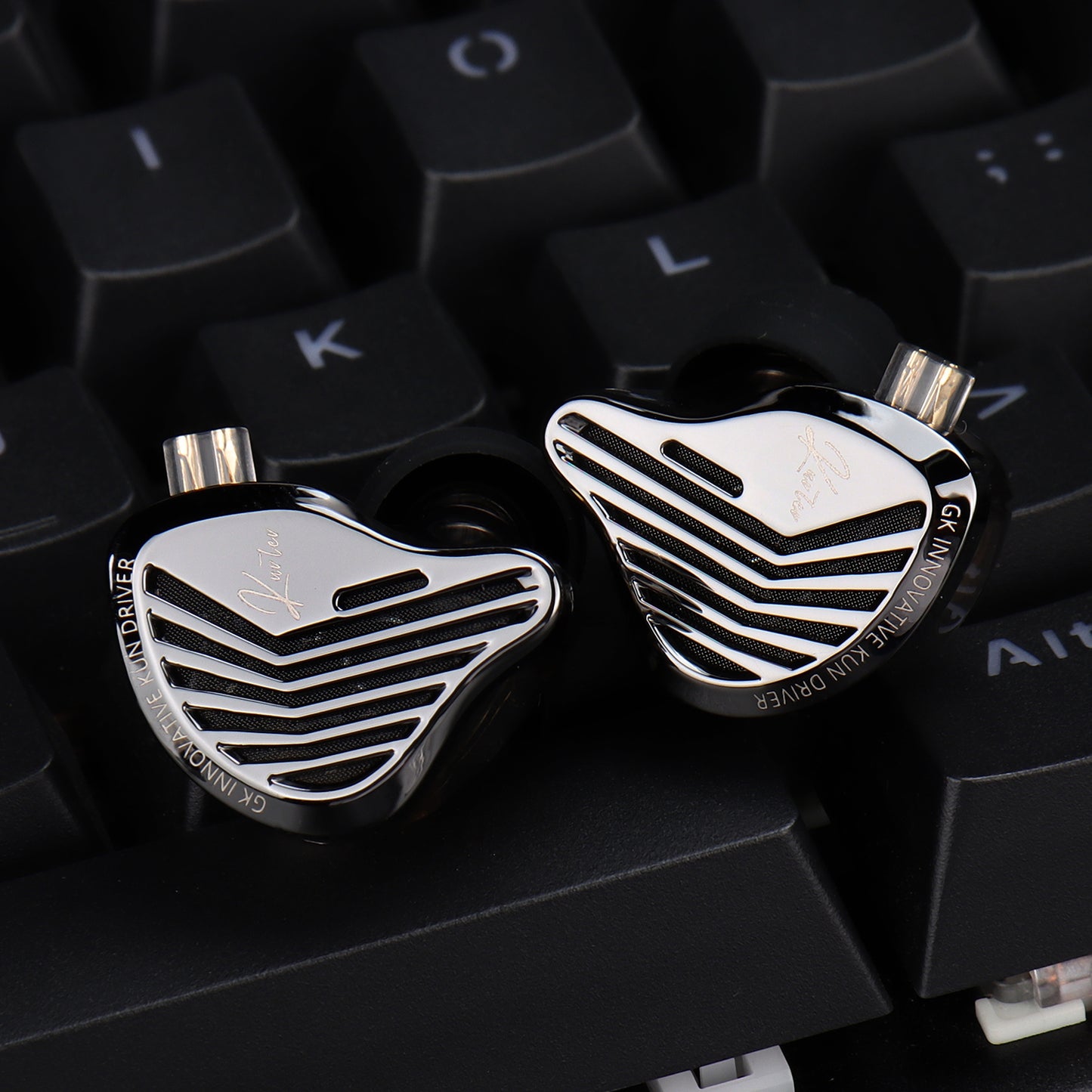 GK Kunten Super Linear Dynamic Driver Silver Plated Wired Detachable Cable In-Ear Monitor Earphones
